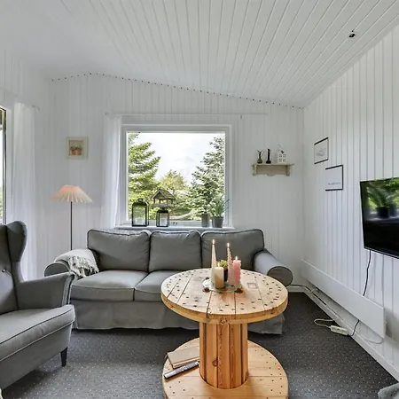 Cristal - 400m To The Fjord By Interhome
